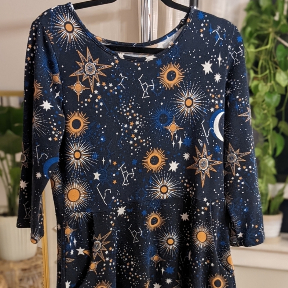 Navy Blue Fit and Flare Midi Dress with 3/4 Sleeves and Scoop Neck